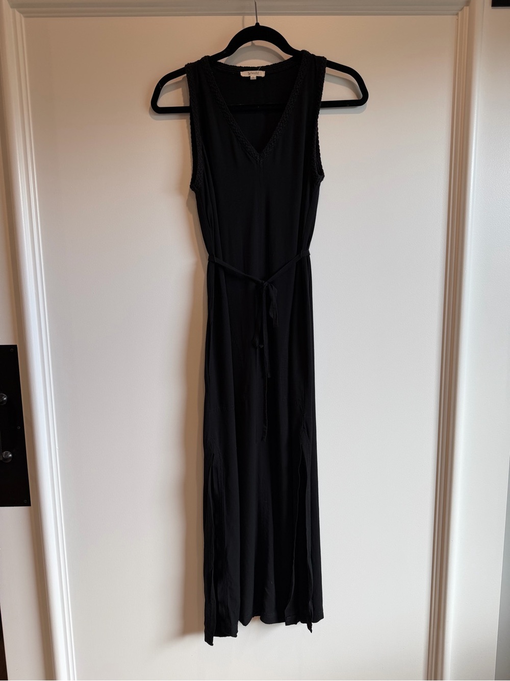 Splendid Black Sleeveless V-Neck Maxi Dress with Waist Tie